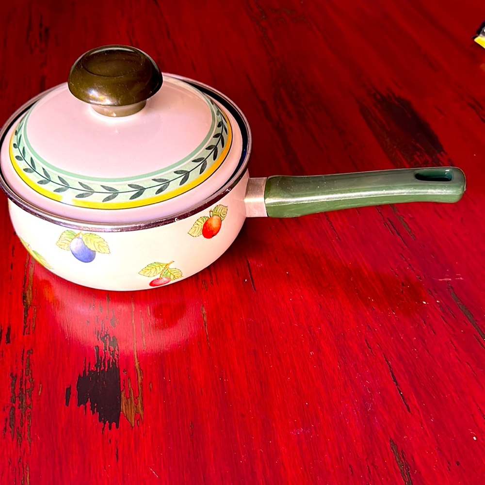 Villey and Boch enamel garden saucepan